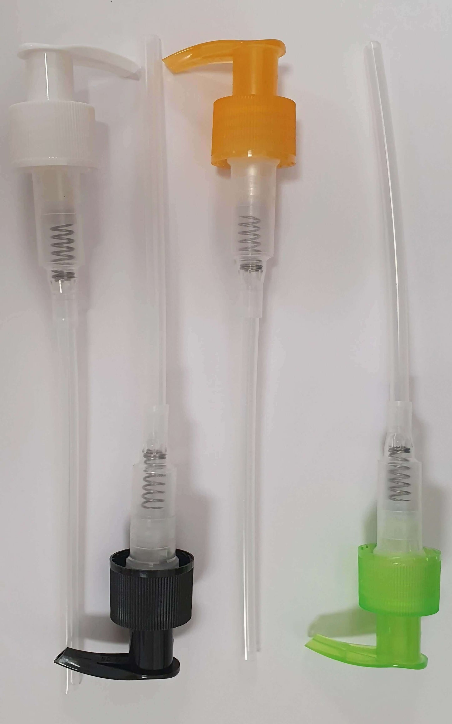Pompe doseuse montée sur un flacon en plastique PET de 500 ml